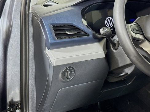 Used 2024 Volkswagen Taos SE image 8