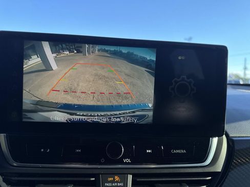 Used 2023 Nissan Altima 2.5 SR w/ SR Premium Package image 25