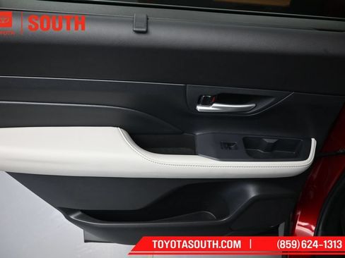 Used 2024 Toyota Grand Highlander AWD image 29