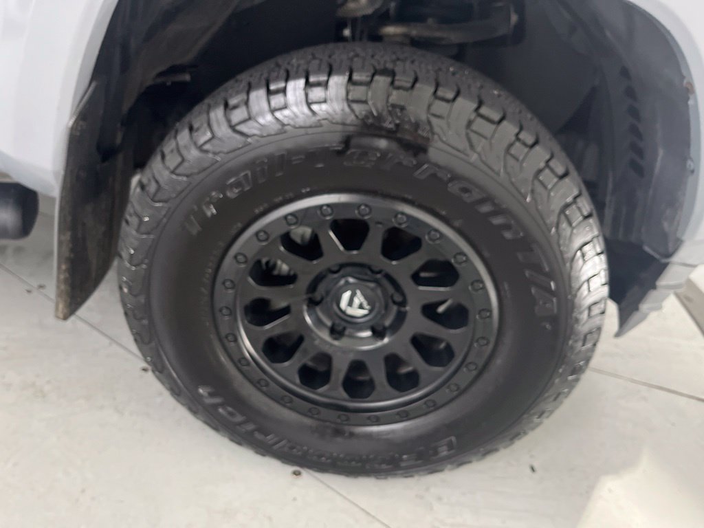 Used 2019 Toyota Tacoma Limited AWD/4WD image 13