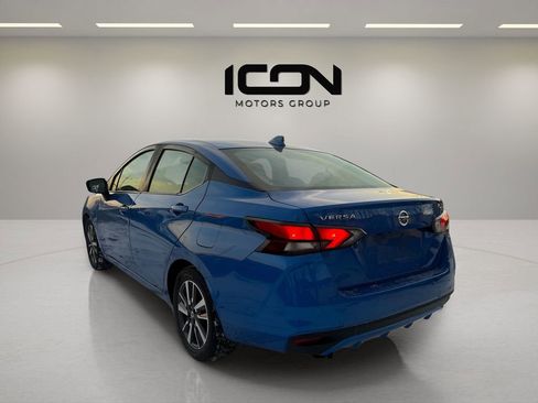 Used 2021 Nissan Versa SV image 3