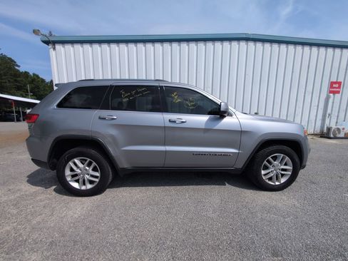 Used 2017 Jeep Grand Cherokee Laredo w/ Quick Order Package 23E AWD/4WD image 9