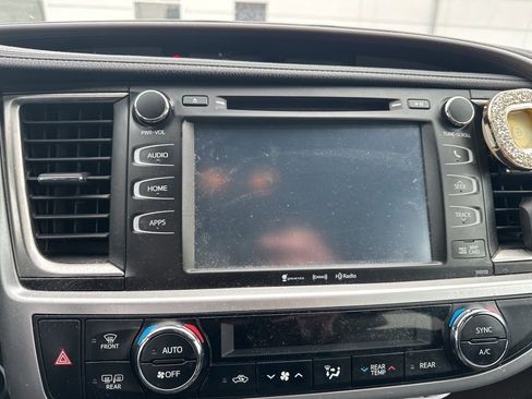 Used 2016 Toyota Highlander XLE image 5