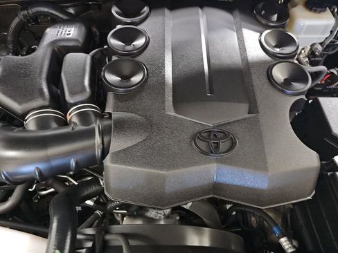 Used 2016 Toyota 4Runner SR5 AWD/4WD image 31