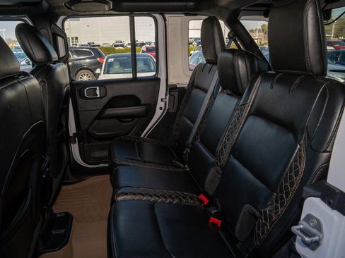 Used 2022 Jeep Wrangler Unlimited Sahara image 8