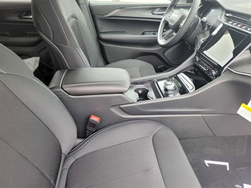 New 2025 Jeep Grand Cherokee Laredo X image 18