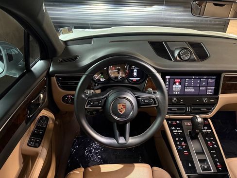 Used 2023 Porsche Macan AWD/4WD image 16