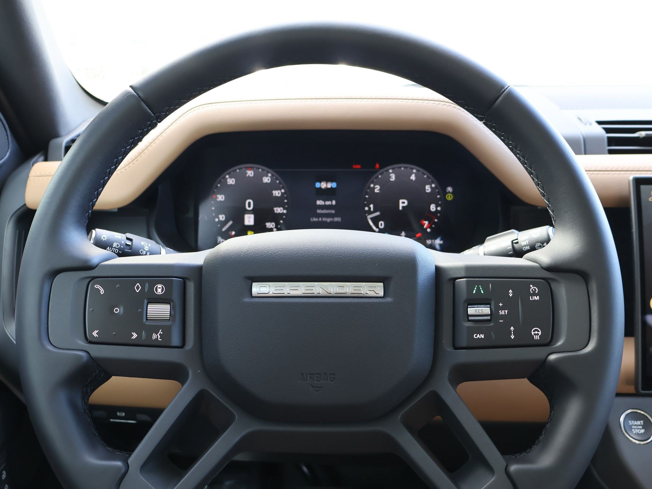 Used 2026 Land Rover Defender 110 X-Dynamic SE AWD/4WD image 18