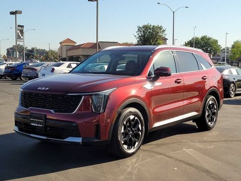Certified 2024 Kia Sorento S FWD image 10