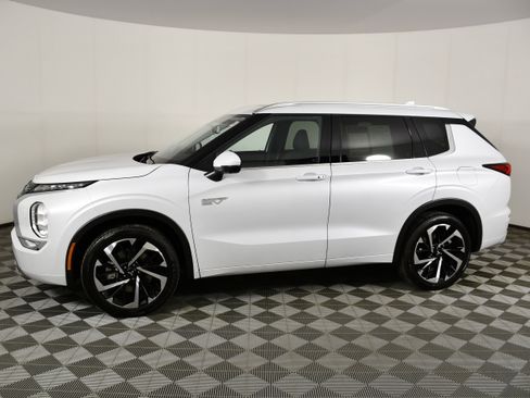 Used 2025 Mitsubishi Outlander SEL image 9