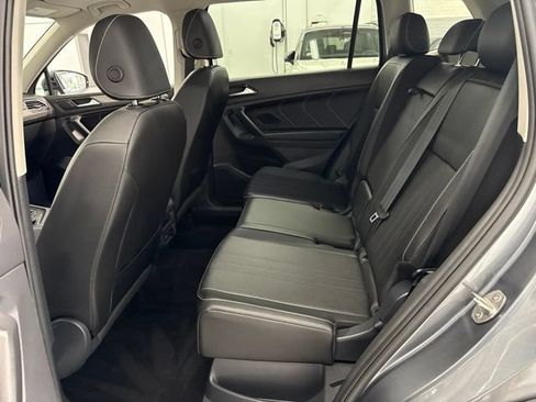 Certified 2023 Volkswagen Tiguan SE w/ Panoramic Sunroof Package AWD/4WD image 8