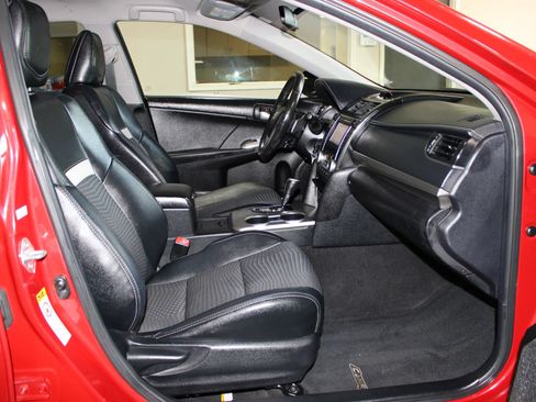 Used 2012 Toyota Camry SE FWD image 24