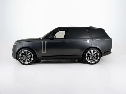 Used 2023 Land Rover Range Rover SE AWD/4WD image 2