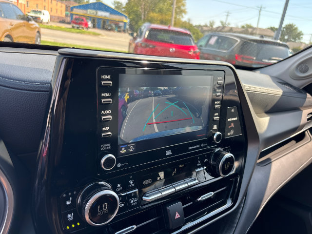 Used 2021 Toyota Highlander Limited FWD image 24