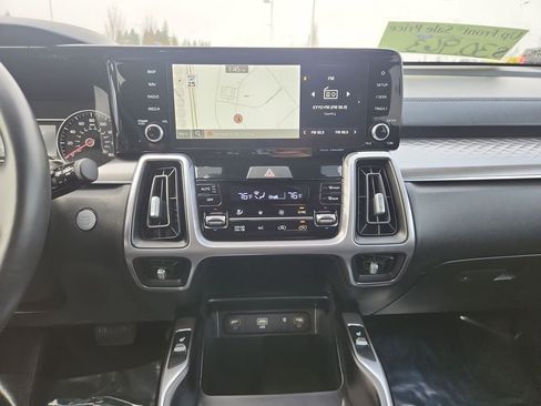 Used 2023 Kia Sorento EX image 52