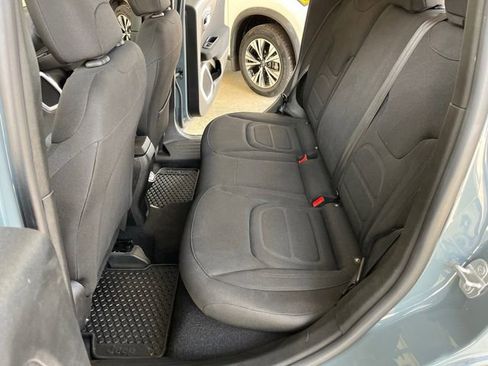 Used 2018 Jeep Renegade Latitude w/ Cold Weather Group image 25