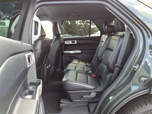 Used 2021 Ford Explorer Limited w/ Equipment Group 301A AWD/4WD image 25