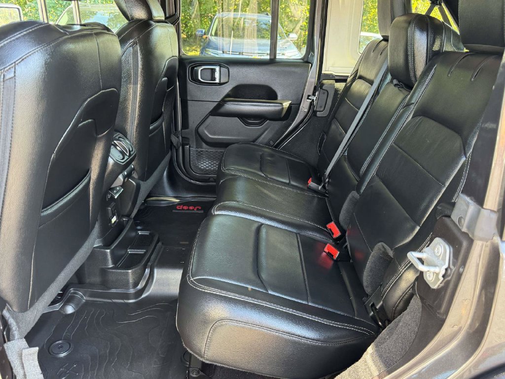 Used 2018 Jeep Wrangler Unlimited Sahara AWD/4WD image 18