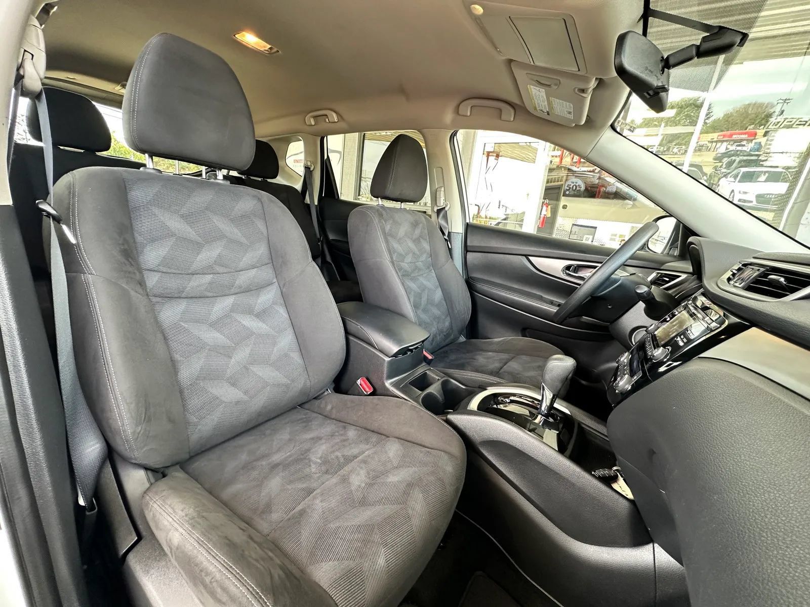 Used 2016 Nissan Rogue SV AWD/4WD image 19
