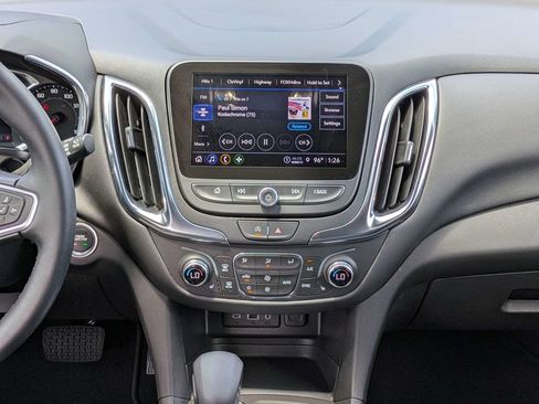 Used 2024 Chevrolet Equinox LT FWD image 21