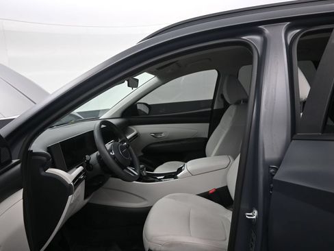 Used 2025 Hyundai Tucson SEL FWD image 16