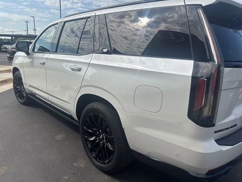 Used 2021 Cadillac Escalade Sport Platinum AWD/4WD image 3