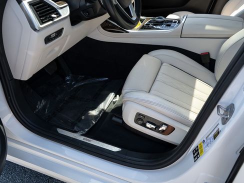 Used 2023 BMW X7 xDrive40i w/ Executive Package AWD/4WD image 28