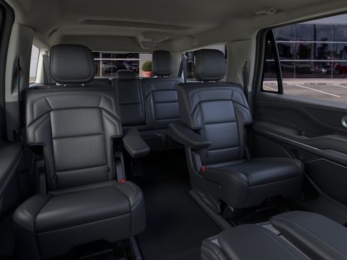 New 2026 Lincoln Navigator L Premier AWD/4WD image 11