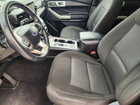 Used 2023 Ford Explorer XLT image 14