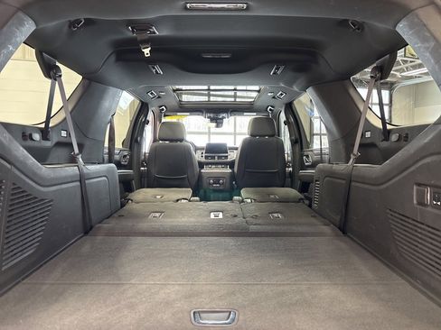 Used 2023 Chevrolet Suburban Premier w/ Premium Package image 40