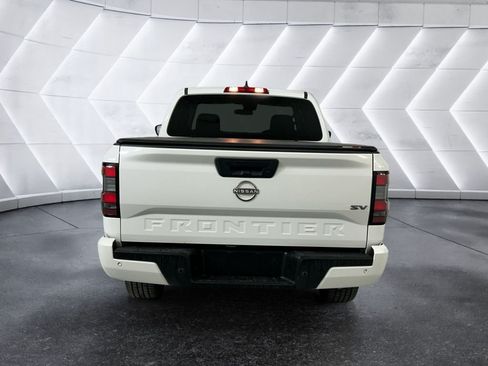Used 2022 Nissan Frontier SV w/ Technology Package RWD image 5