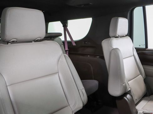 Used 2023 Chevrolet Suburban Z71 image 32