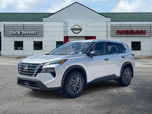 Used 2025 Nissan Rogue S image 3