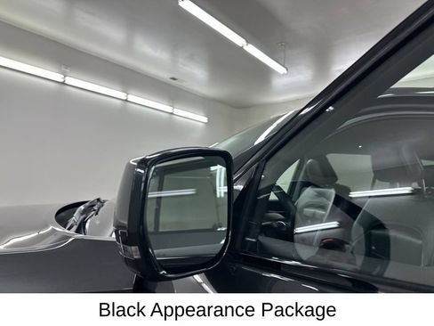 Used 2023 Jeep Grand Cherokee Limited w/ Black Appearance Package AWD/4WD image 19