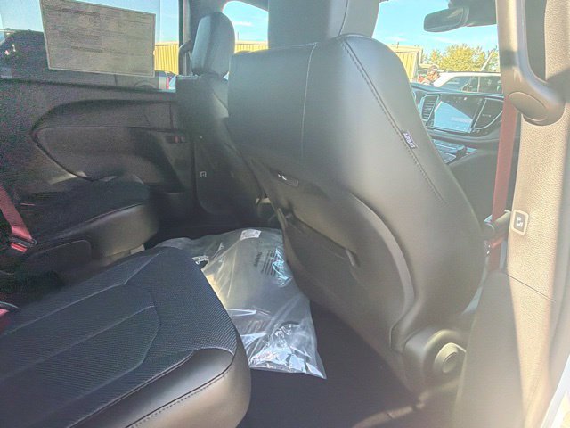 New 2027 Chrysler Pacifica Select AWD/4WD image 11