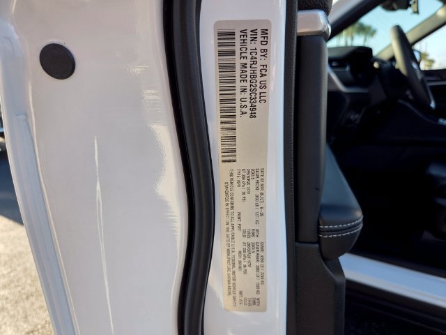 Certified 2025 Jeep Grand Cherokee Limited w/ Black Appearance Package AWD/4WD image 19