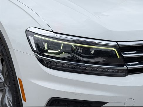 Used 2019 Volkswagen Tiguan SEL Premium w/ 3rd Row Seat Package AWD/4WD image 9