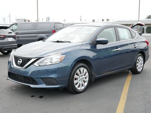 Used 2016 Nissan Sentra SV FWD image 2