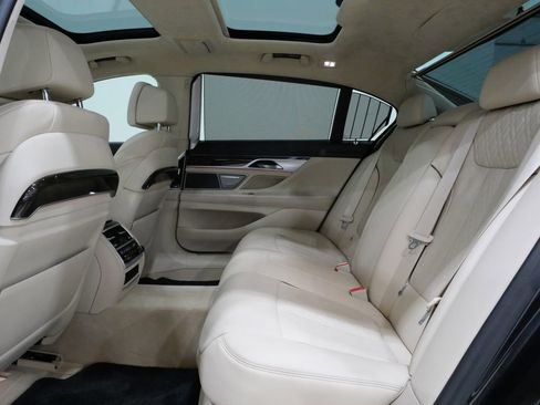 Used 2019 BMW 750i xDrive w/ Executive Package image 26