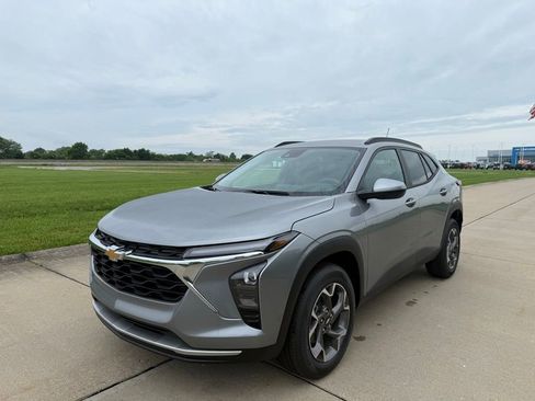 New 2026 Chevrolet Trax LT FWD image 9