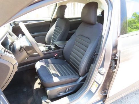 Used 2014 Ford Fusion SE FWD image 16