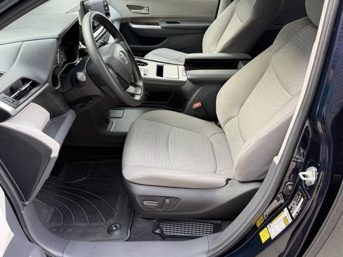 Used 2024 Toyota Sienna LE AWD/4WD image 15
