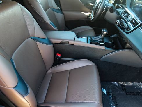 Certified 2024 Lexus ES 350 w/ Premium Package FWD image 18