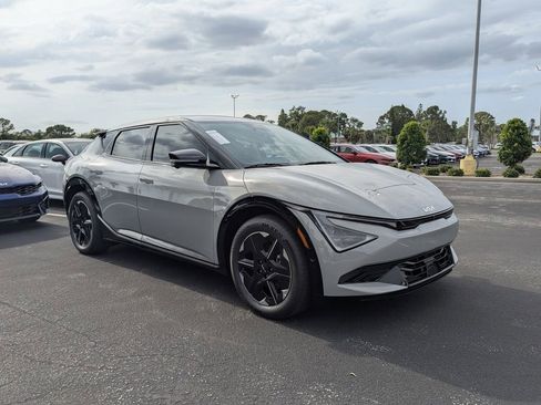New 2026 Kia EV6 Wind RWD image 2