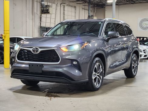 Used 2021 Toyota Highlander XLE FWD image 4