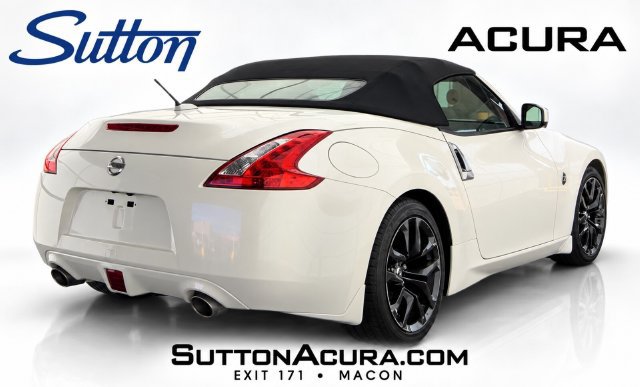 Used 2016 Nissan 370Z Roadster RWD image 2
