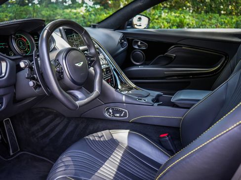 Used 2022 Aston Martin DB11 Coupe RWD image 15