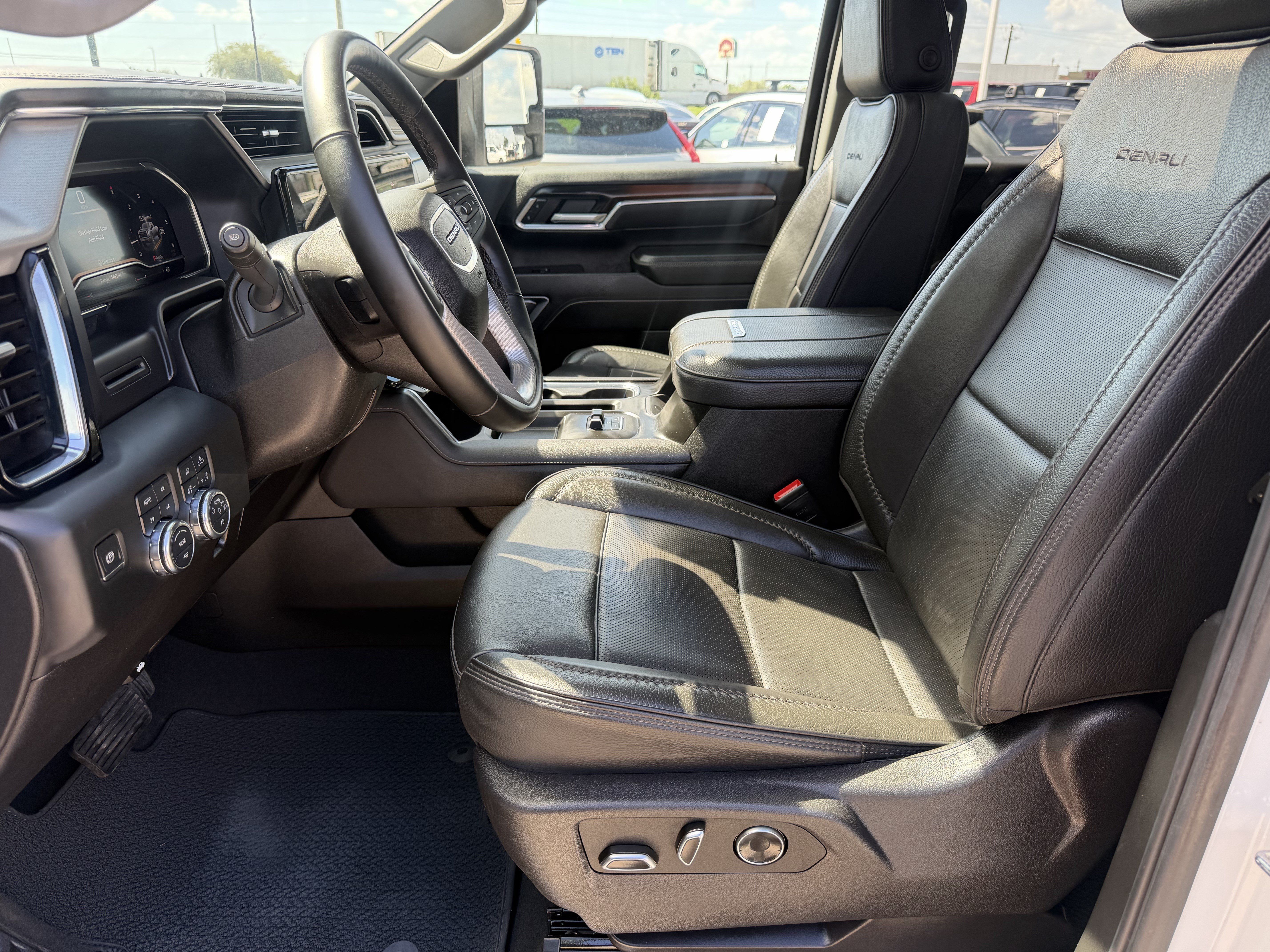 Used 2025 GMC Sierra 3500 Denali AWD/4WD image 23