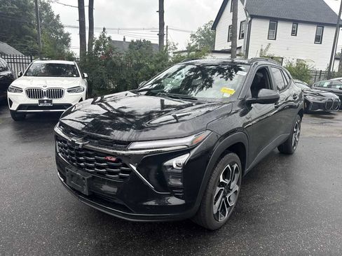 Used 2025 Chevrolet Trax RS w/ Driver Confidence Package FWD image 3