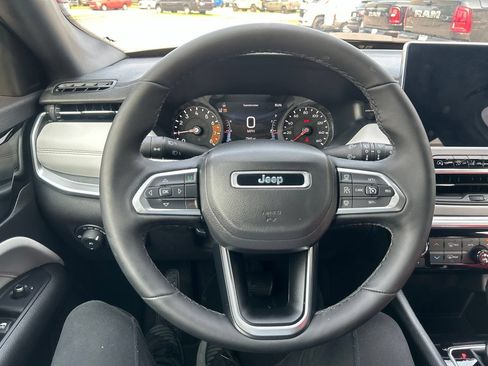 Used 2025 Jeep Compass Limited AWD/4WD image 19